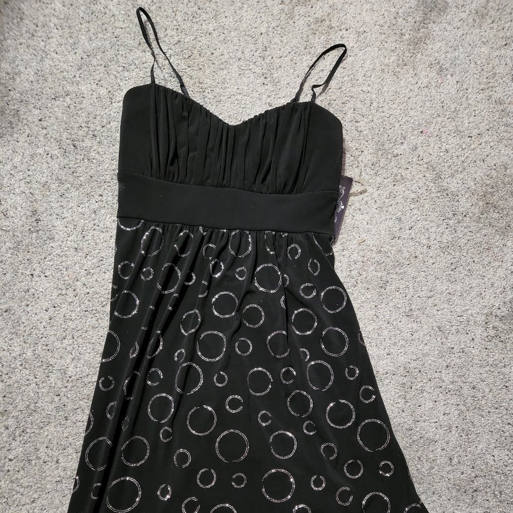 Formal dress - Picture 4 of 5